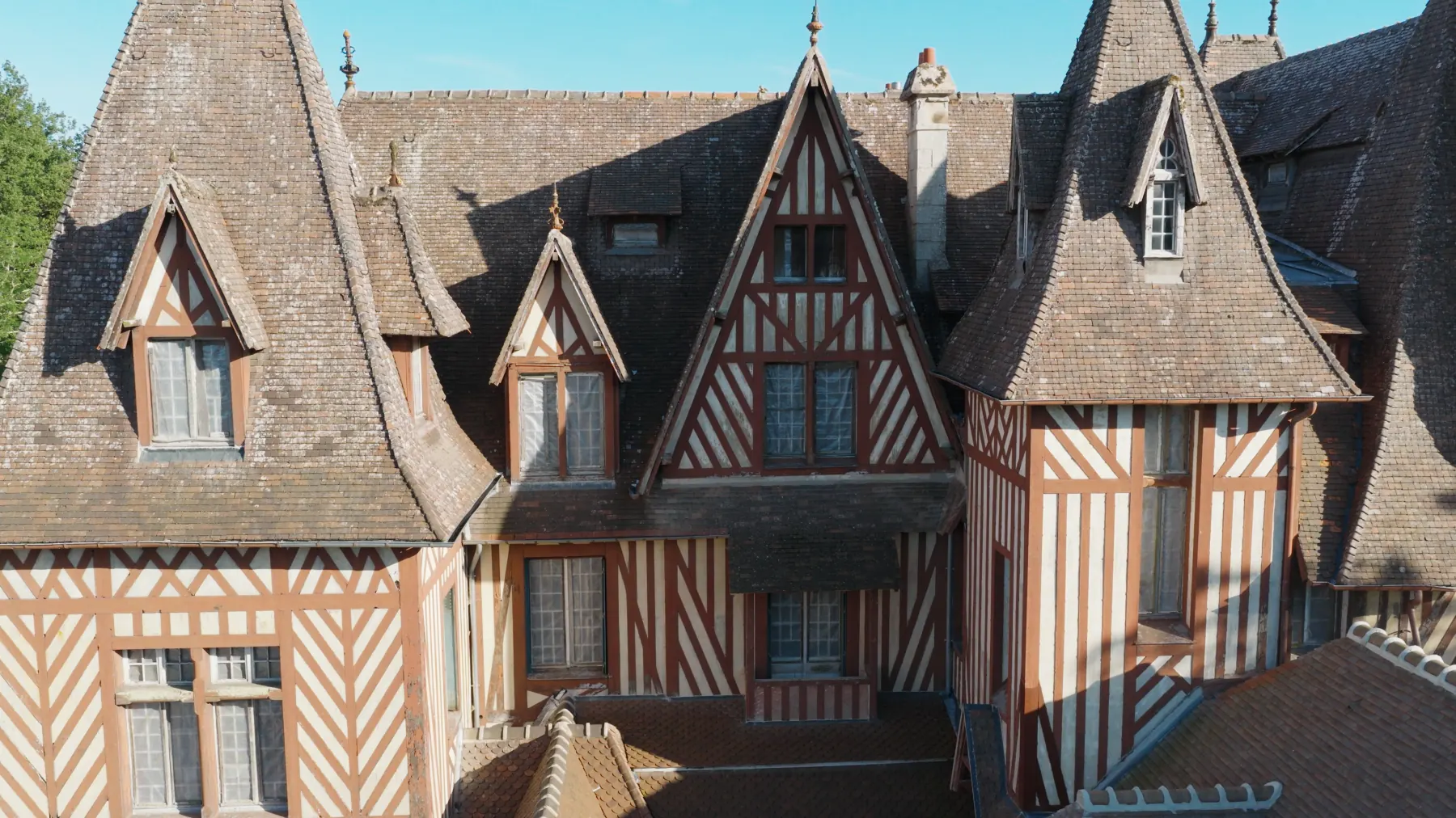 La Papinière : les colombages et les toits pointus
